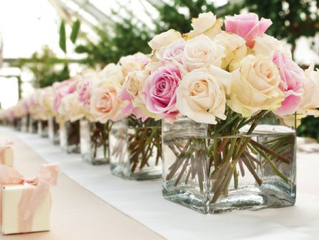 Rosas blancas y rosas